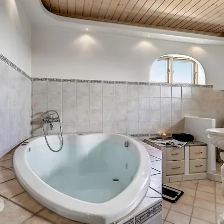 Feriehus 3 Bedroom Pet Friendly In Randers No Skalmstrup
